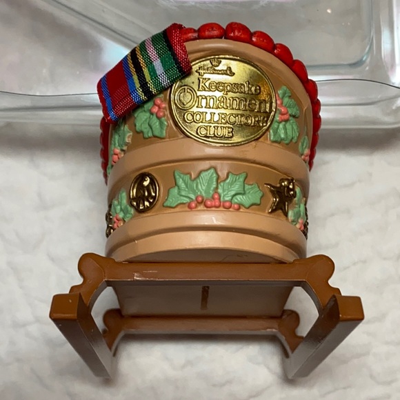 Vintage 1988 “Sleighful of Dreams” Hallmark Ornament Collector’s Club w/ Box - Picture 5 of 13